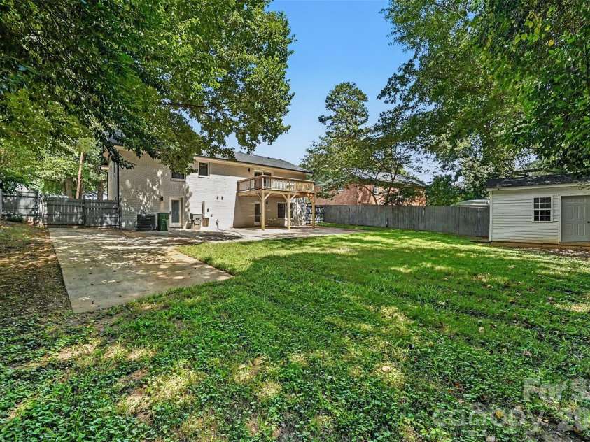 2000 Kilborne Drive, Charlotte, NC 28205.  MLS# CAR4415514, YatesRealty ID 45422. 