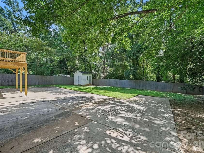 2000 Kilborne Drive, Charlotte, NC 28205.  MLS# CAR4415514, YatesRealty ID 45422. 