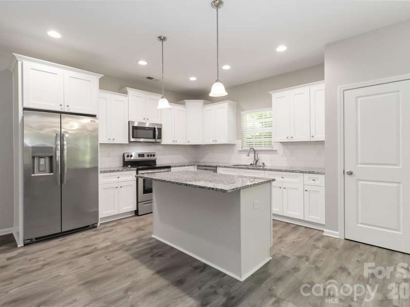 7623 Reames Road, Charlotte, NC 28216.  MLS# CAR4416327, YatesRealty ID 45423. Kitchen with Island