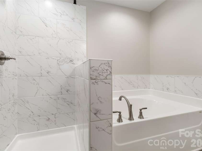 7623 Reames Road, Charlotte, NC 28216.  MLS# CAR4416327, YatesRealty ID 45423. Separate Tub & Shower