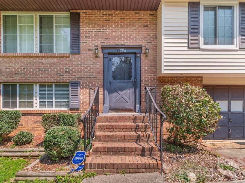 6204 Turtle Neck Lane, Charlotte, NC 28227.  MLS# CAR4415648, YatesRealty ID 45425. 