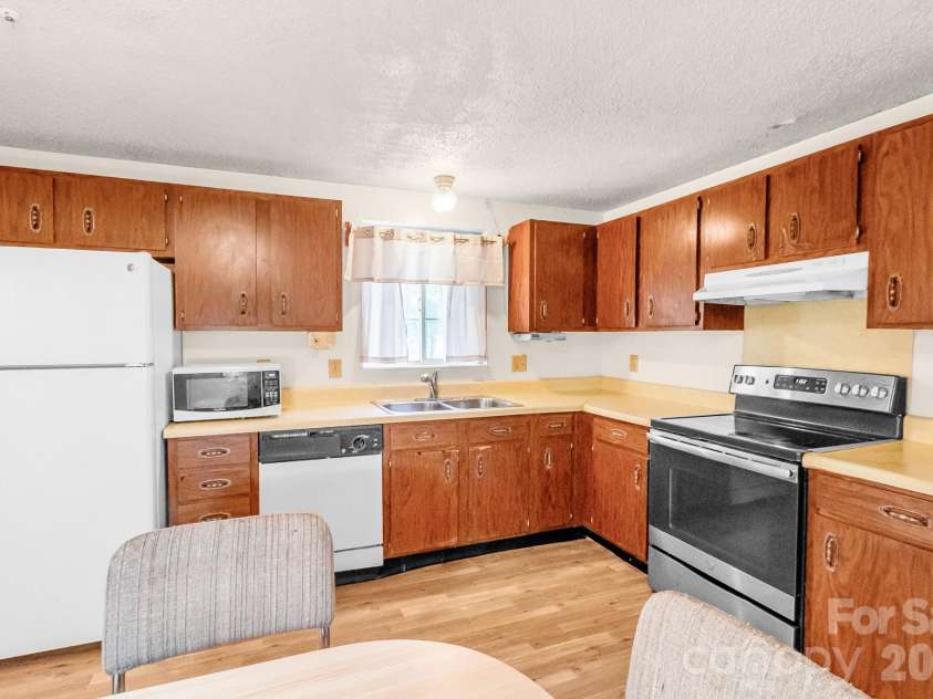 6204 Turtle Neck Lane, Charlotte, NC 28227.  MLS# CAR4415648, YatesRealty ID 45425. 