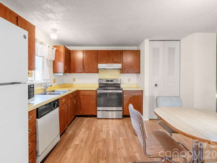 6204 Turtle Neck Lane, Charlotte, NC 28227.  MLS# CAR4415648, YatesRealty ID 45425. 