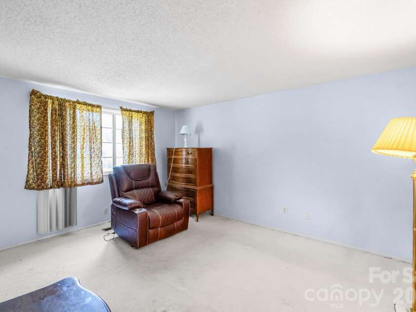 6204 Turtle Neck Lane, Charlotte, NC 28227.  MLS# CAR4415648, YatesRealty ID 45425. 