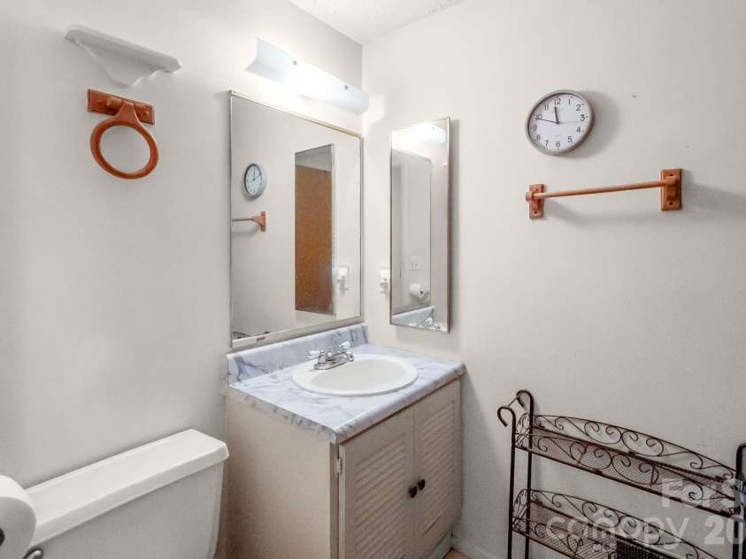 6204 Turtle Neck Lane, Charlotte, NC 28227.  MLS# CAR4415648, YatesRealty ID 45425. 