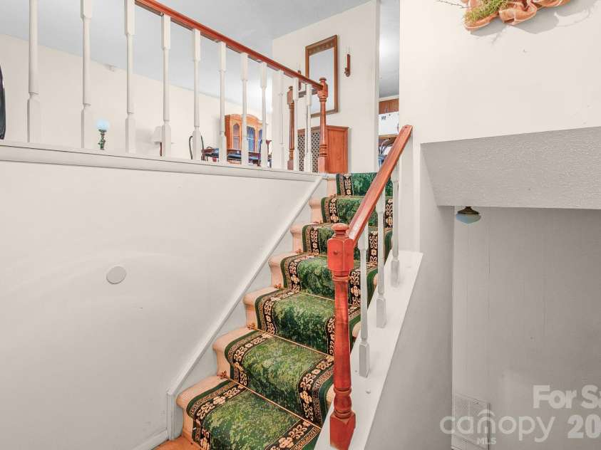 6204 Turtle Neck Lane, Charlotte, NC 28227.  MLS# CAR4415648, YatesRealty ID 45425. 