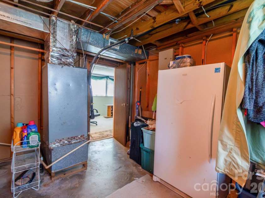 6204 Turtle Neck Lane, Charlotte, NC 28227.  MLS# CAR4415648, YatesRealty ID 45425. 