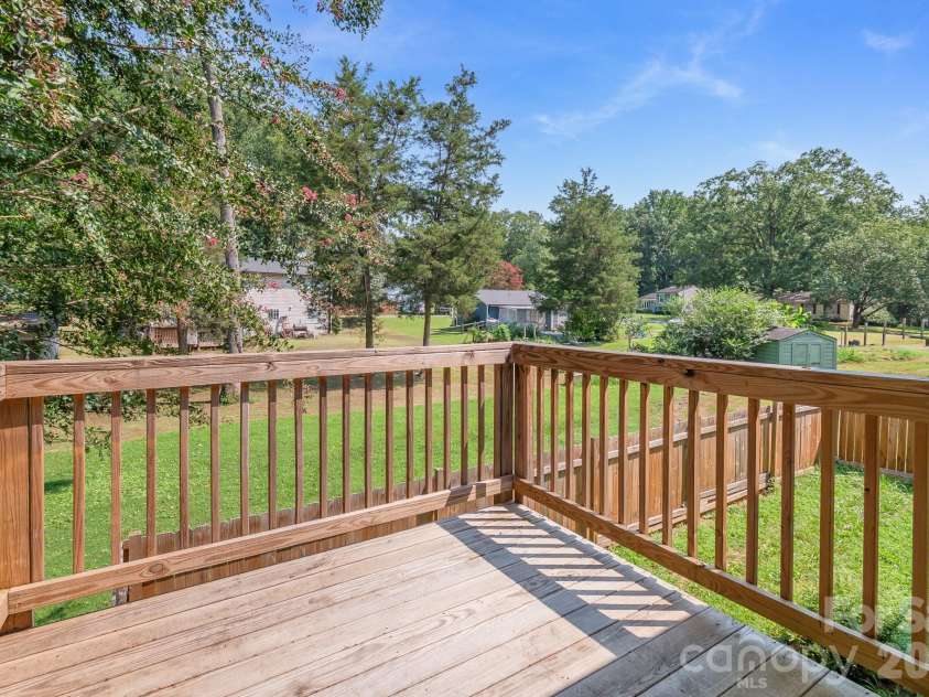 6204 Turtle Neck Lane, Charlotte, NC 28227.  MLS# CAR4415648, YatesRealty ID 45425. 