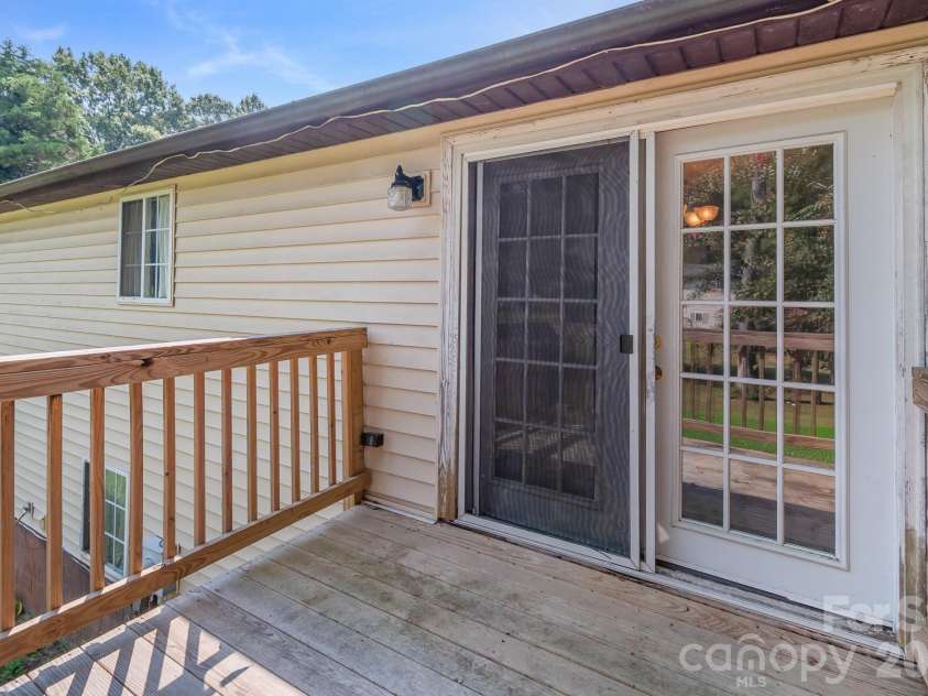 6204 Turtle Neck Lane, Charlotte, NC 28227.  MLS# CAR4415648, YatesRealty ID 45425. 