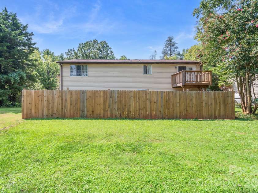 6204 Turtle Neck Lane, Charlotte, NC 28227.  MLS# CAR4415648, YatesRealty ID 45425. 