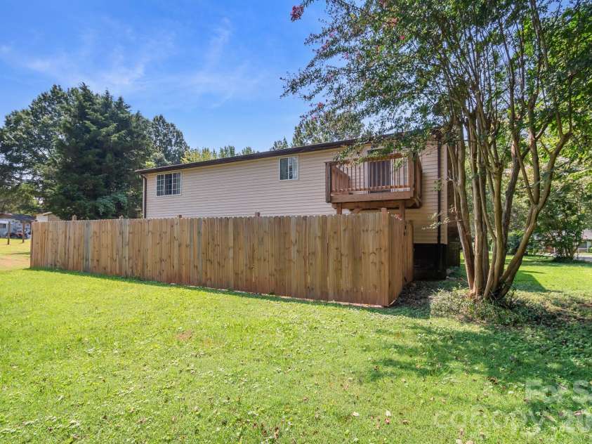 6204 Turtle Neck Lane, Charlotte, NC 28227.  MLS# CAR4415648, YatesRealty ID 45425. 
