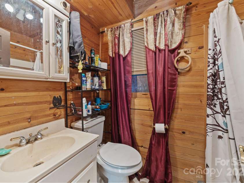 3178 Foxford Drive, Concord, NC 28025.  MLS# CAR4323148, YatesRealty ID 4543. 3178 Foxford Downstairs Bath