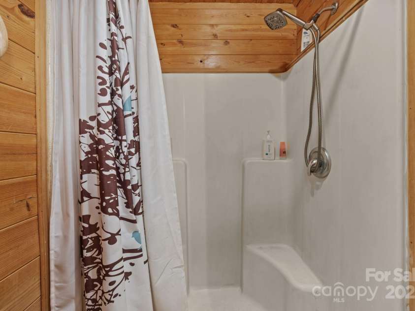 3178 Foxford Drive, Concord, NC 28025.  MLS# CAR4323148, YatesRealty ID 4543. 3178 Foxford Downstairs Bath