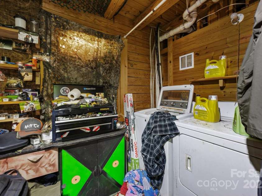 3178 Foxford Drive, Concord, NC 28025.  MLS# CAR4323148, YatesRealty ID 4543. 3178 Foxford Laundry room