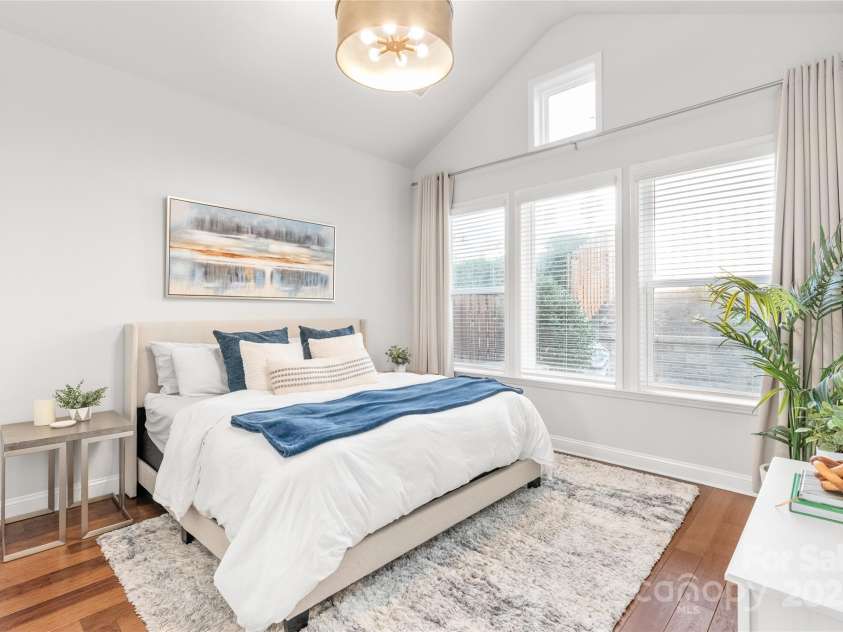 411 Belton Street, Charlotte, NC 28209.  MLS# CAR4321222, YatesRealty ID 4543. Spacious first-floor primary bedroom featuring vaulted ceilings and abundant natural light for a bright, airy retreat.