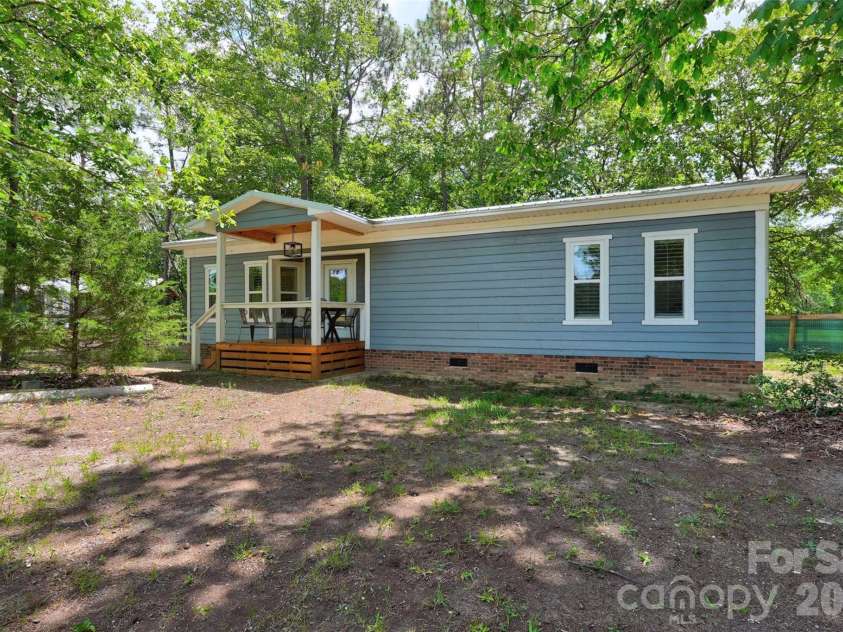 1377 Pine Road, Camden, SC 29020.  MLS# CAR4416443, YatesRealty ID 45431. 498 sq ft Guest Cottage
