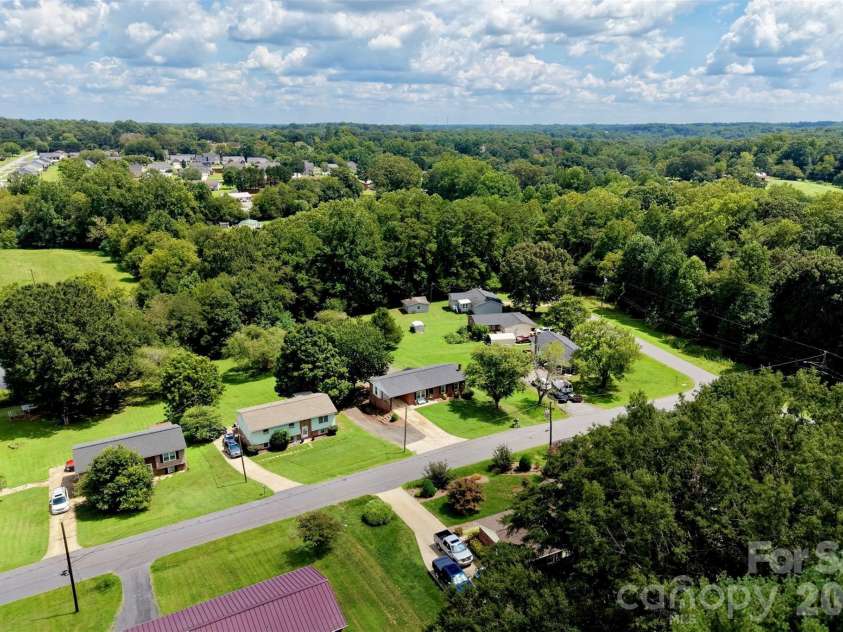 3776 Newhall Drive, Conover, NC 28613.  MLS# CAR4415388, YatesRealty ID 45433. 