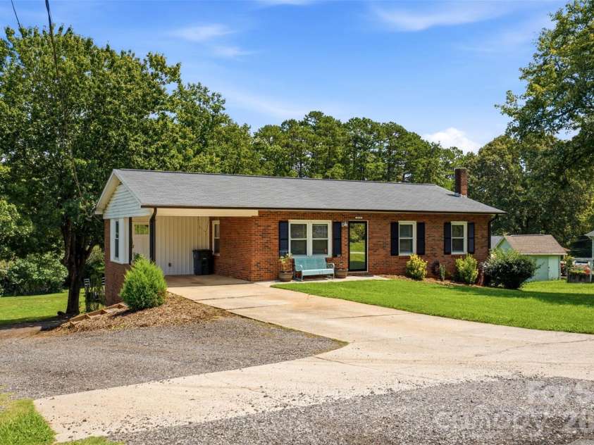 3776 Newhall Drive, Conover, NC 28613.  MLS# CAR4415388, YatesRealty ID 45433. 