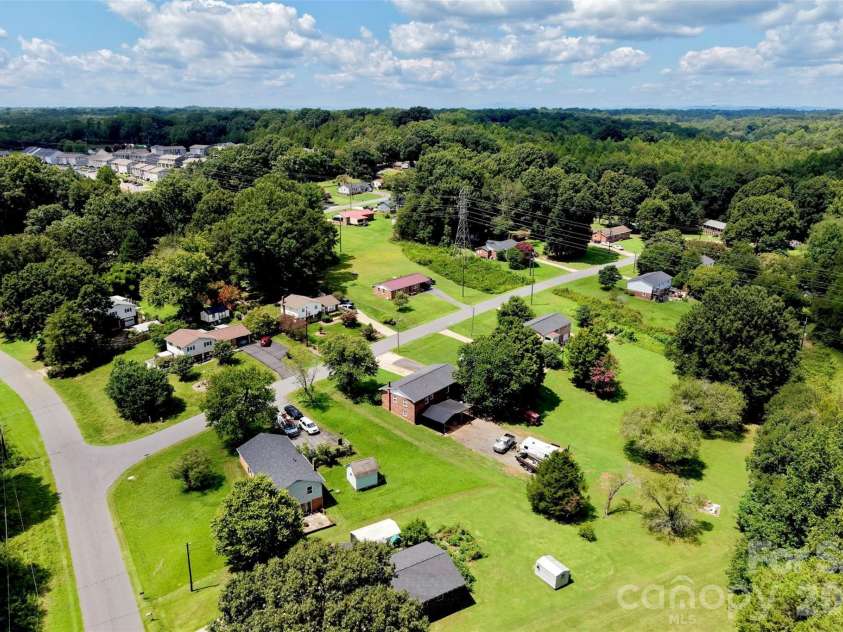3776 Newhall Drive, Conover, NC 28613.  MLS# CAR4415388, YatesRealty ID 45433. 