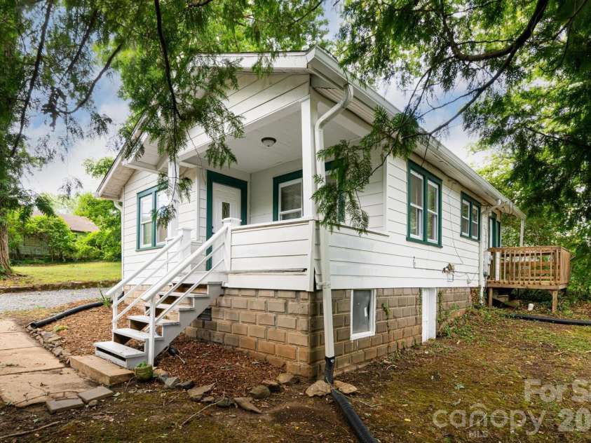 26 First Street, Asheville, NC 28803.  MLS# CAR4416168, YatesRealty ID 45434. 