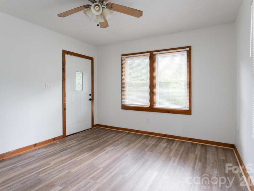 26 First Street, Asheville, NC 28803.  MLS# CAR4416168, YatesRealty ID 45434. 
