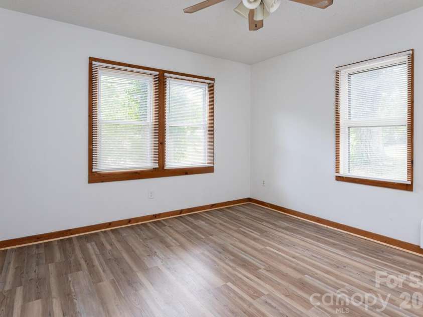 26 First Street, Asheville, NC 28803.  MLS# CAR4416168, YatesRealty ID 45434. 