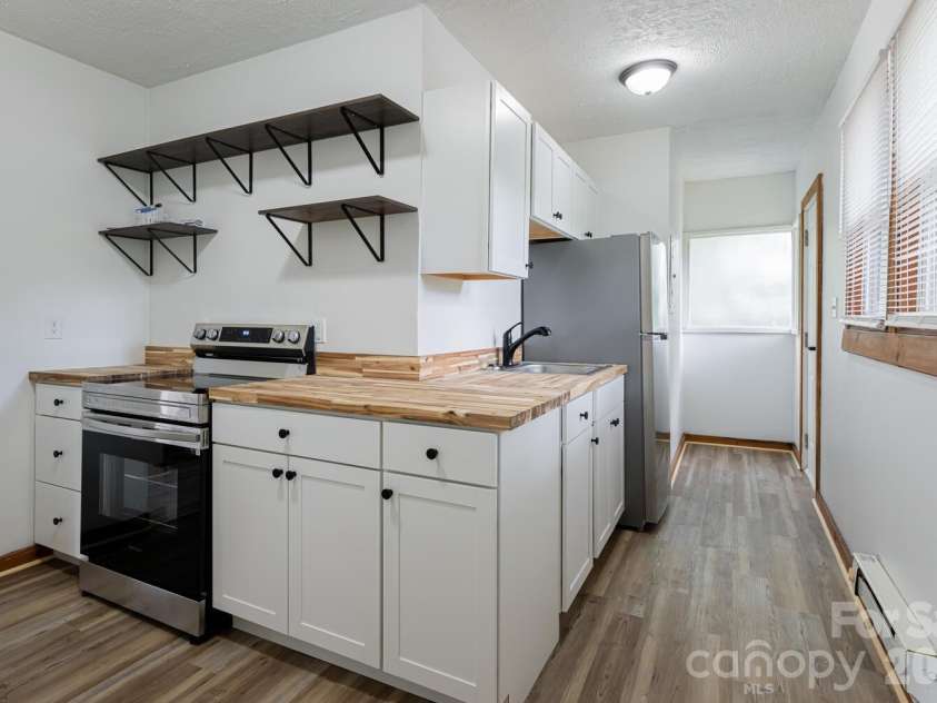 26 First Street, Asheville, NC 28803.  MLS# CAR4416168, YatesRealty ID 45434. 