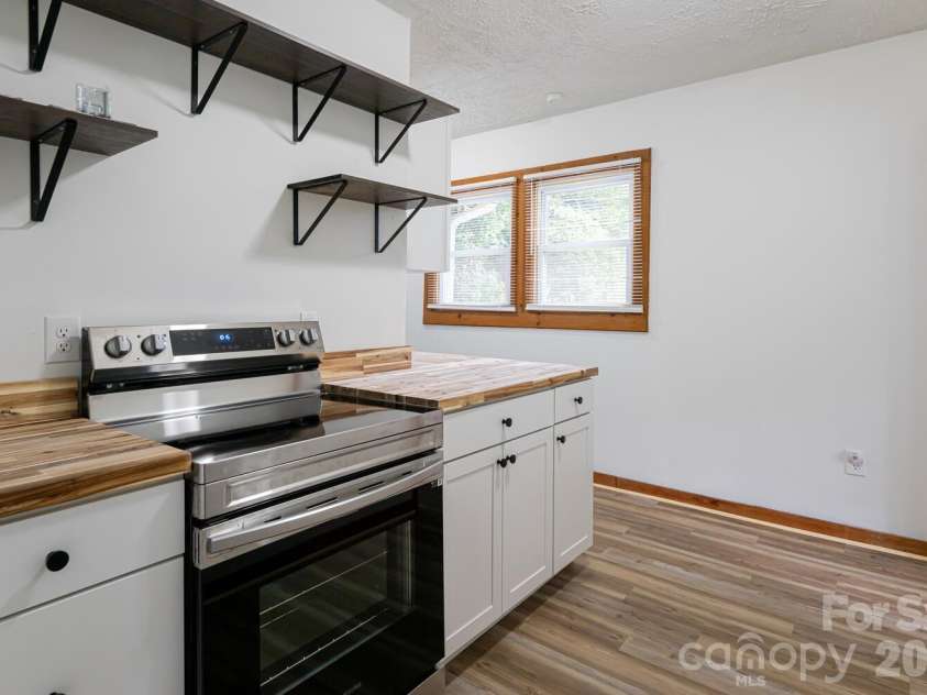 26 First Street, Asheville, NC 28803.  MLS# CAR4416168, YatesRealty ID 45434. 