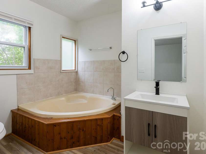 26 First Street, Asheville, NC 28803.  MLS# CAR4416168, YatesRealty ID 45434. 
