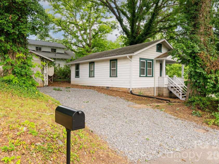 26 First Street, Asheville, NC 28803.  MLS# CAR4416168, YatesRealty ID 45434. 
