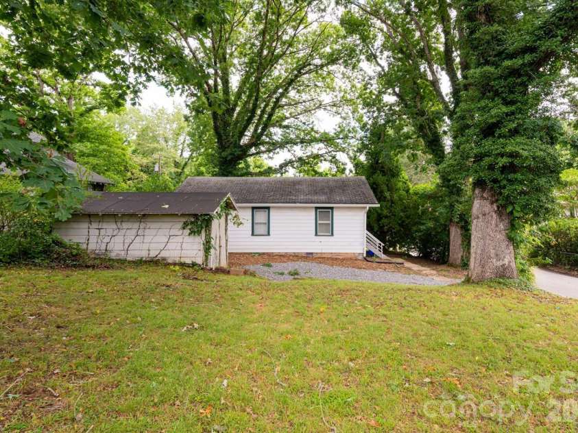 26 First Street, Asheville, NC 28803.  MLS# CAR4416168, YatesRealty ID 45434. 