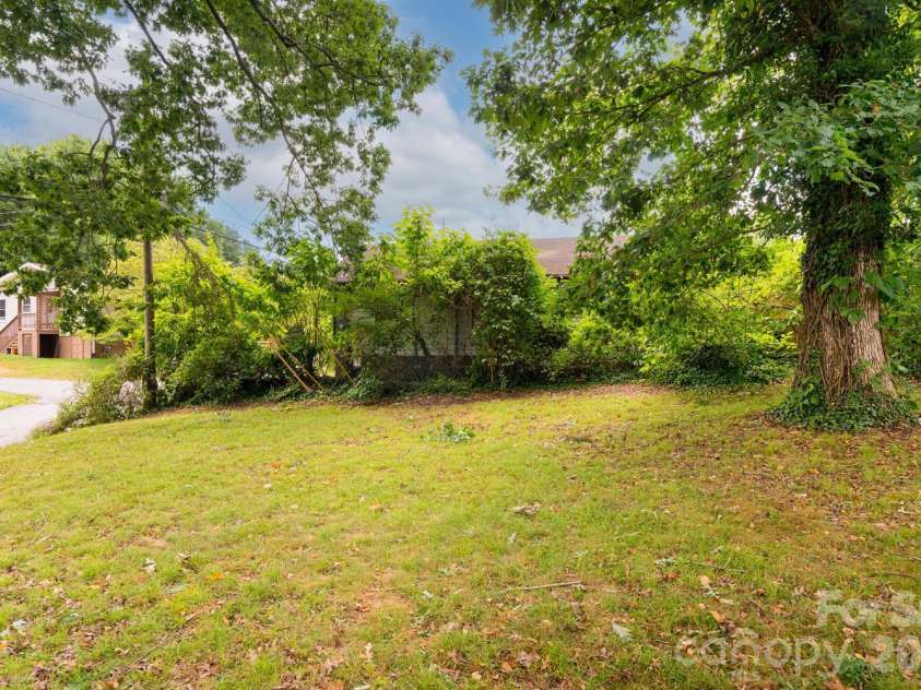 26 First Street, Asheville, NC 28803.  MLS# CAR4416168, YatesRealty ID 45434. 