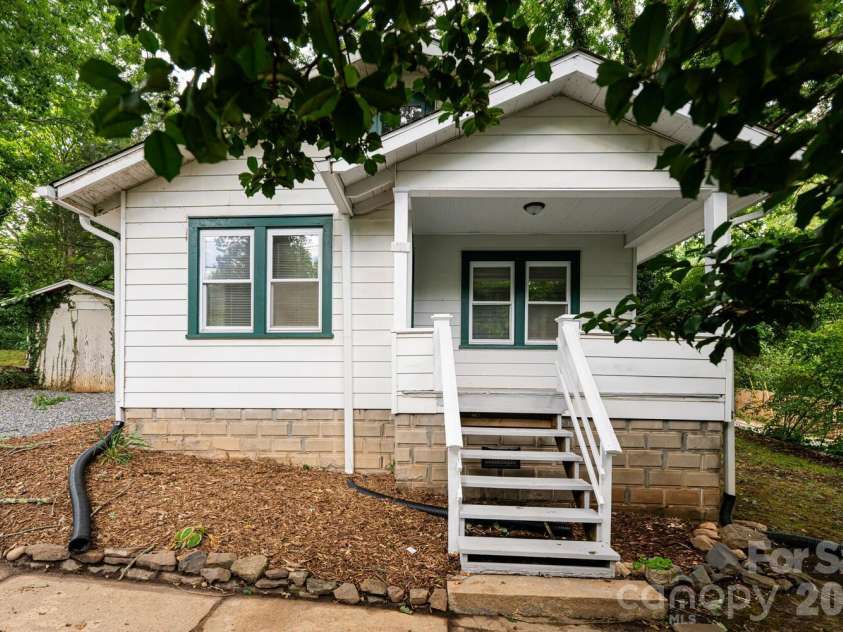 26 First Street, Asheville, NC 28803.  MLS# CAR4416168, YatesRealty ID 45434. 