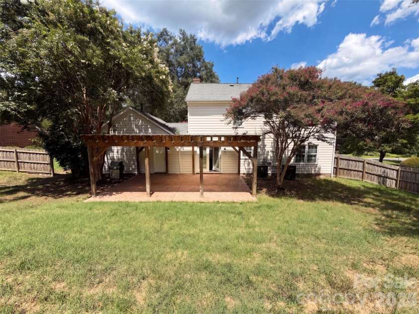 6735 Carmel Hills Drive, Charlotte, NC 28226.  MLS# CAR4416469, YatesRealty ID 45435. 