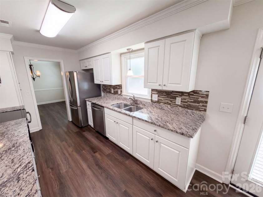 6735 Carmel Hills Drive, Charlotte, NC 28226.  MLS# CAR4416469, YatesRealty ID 45435. 