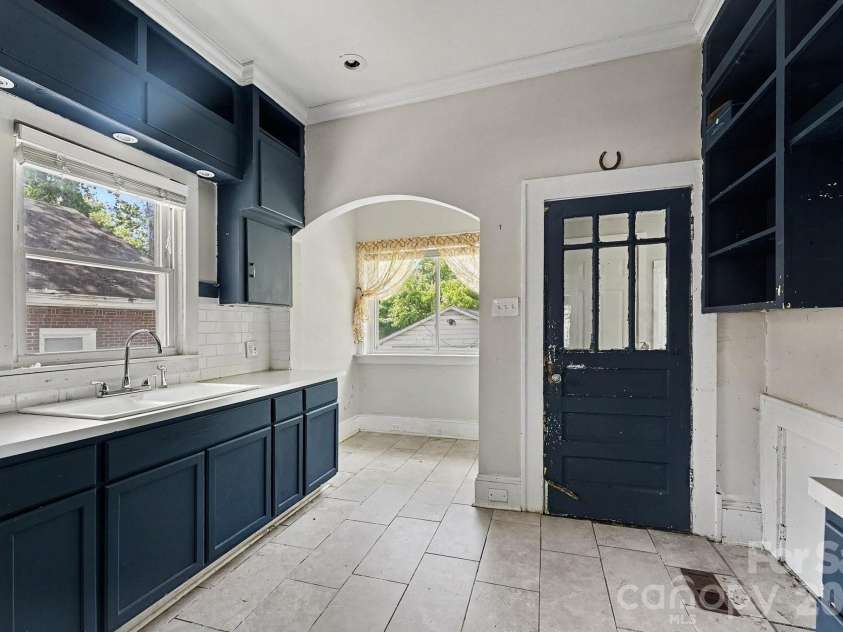 2828 Bon Air Avenue, Winston Salem, NC 27105.  MLS# CAR4415313, YatesRealty ID 45436. 