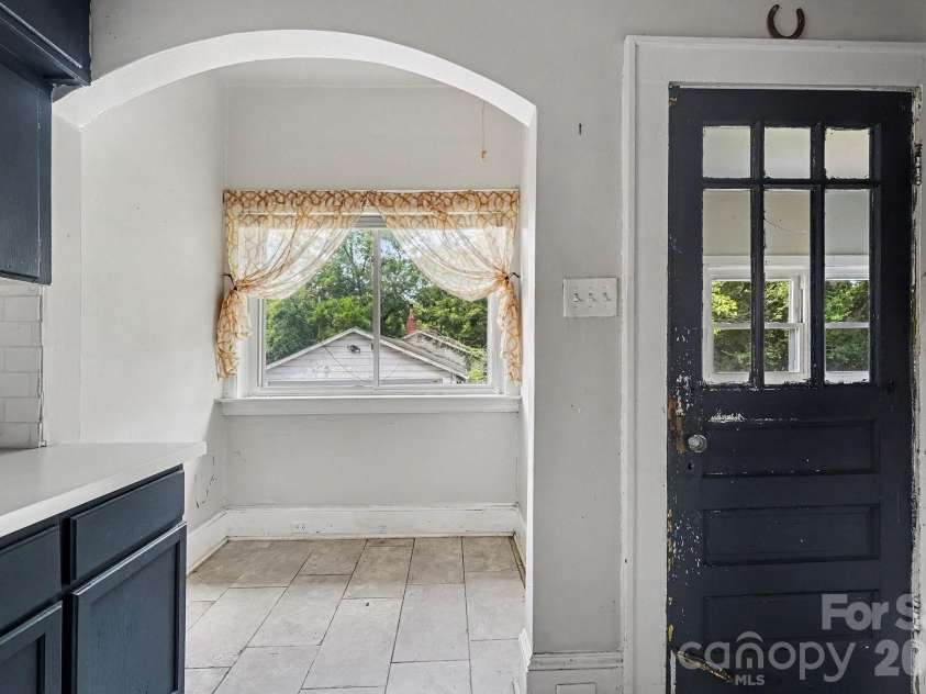 2828 Bon Air Avenue, Winston Salem, NC 27105.  MLS# CAR4415313, YatesRealty ID 45436. 