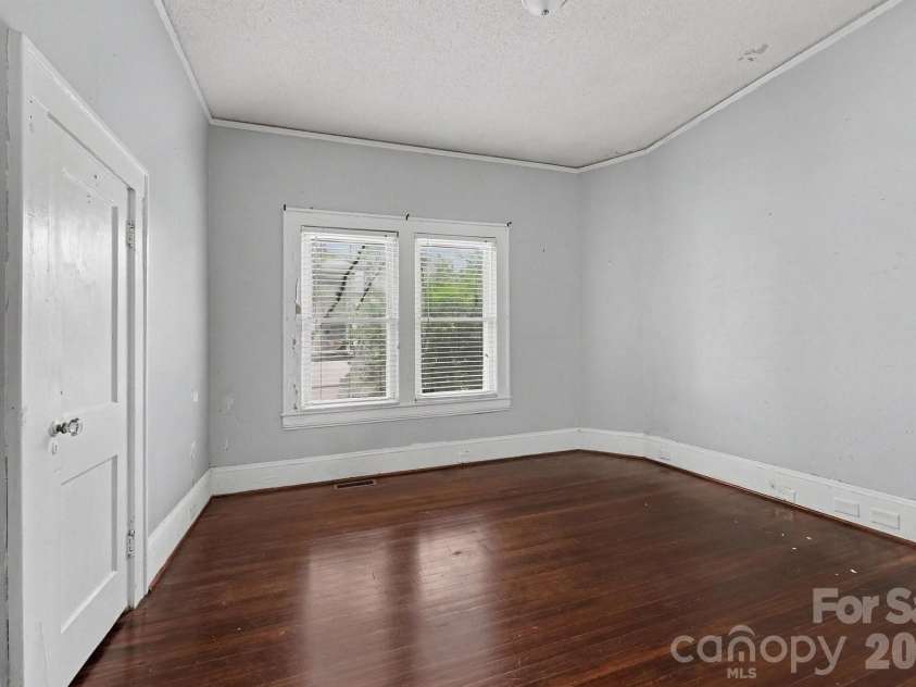 2828 Bon Air Avenue, Winston Salem, NC 27105.  MLS# CAR4415313, YatesRealty ID 45436. 