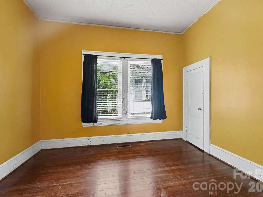 2828 Bon Air Avenue, Winston Salem, NC 27105.  MLS# CAR4415313, YatesRealty ID 45436. 