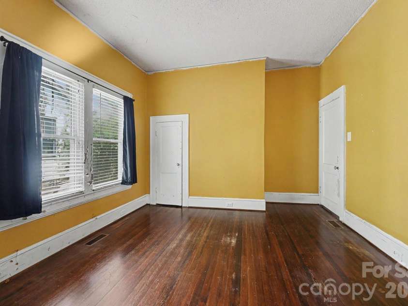 2828 Bon Air Avenue, Winston Salem, NC 27105.  MLS# CAR4415313, YatesRealty ID 45436. 