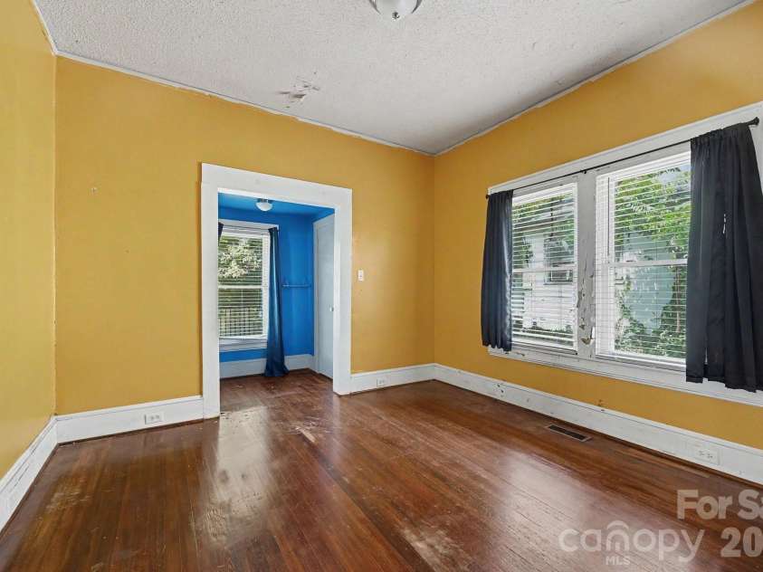 2828 Bon Air Avenue, Winston Salem, NC 27105.  MLS# CAR4415313, YatesRealty ID 45436. 