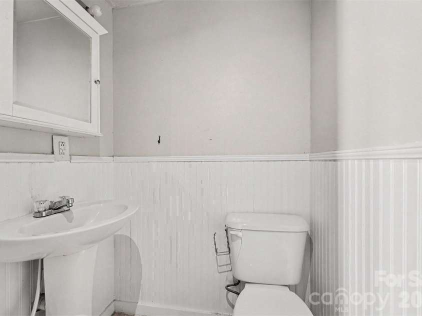 2828 Bon Air Avenue, Winston Salem, NC 27105.  MLS# CAR4415313, YatesRealty ID 45436. 