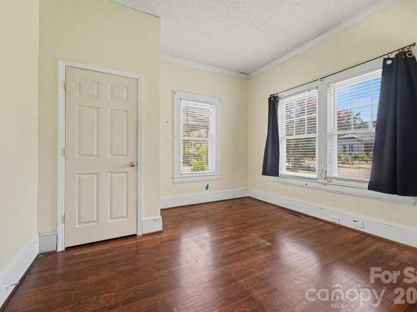 2828 Bon Air Avenue, Winston Salem, NC 27105.  MLS# CAR4415313, YatesRealty ID 45436. 