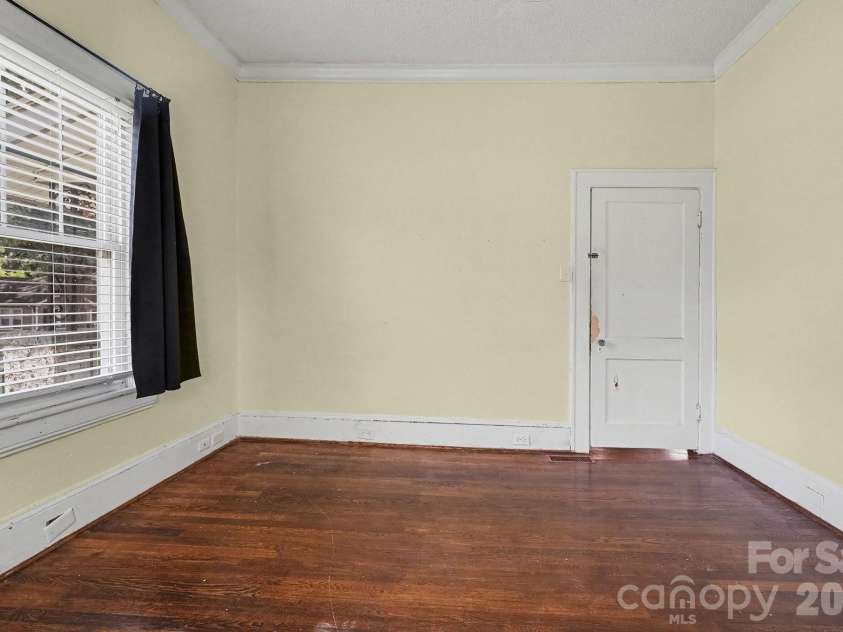 2828 Bon Air Avenue, Winston Salem, NC 27105.  MLS# CAR4415313, YatesRealty ID 45436. 