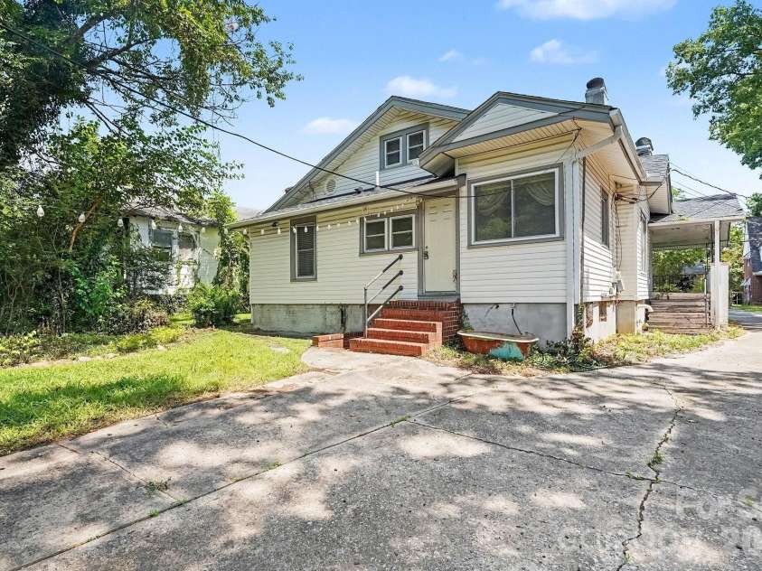 2828 Bon Air Avenue, Winston Salem, NC 27105.  MLS# CAR4415313, YatesRealty ID 45436. 
