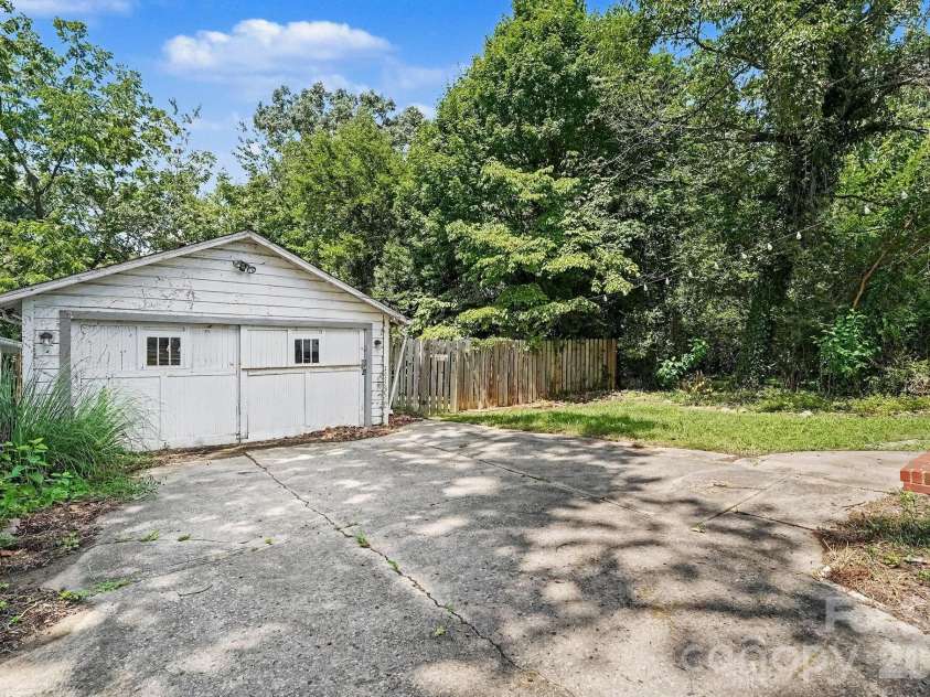 2828 Bon Air Avenue, Winston Salem, NC 27105.  MLS# CAR4415313, YatesRealty ID 45436. 