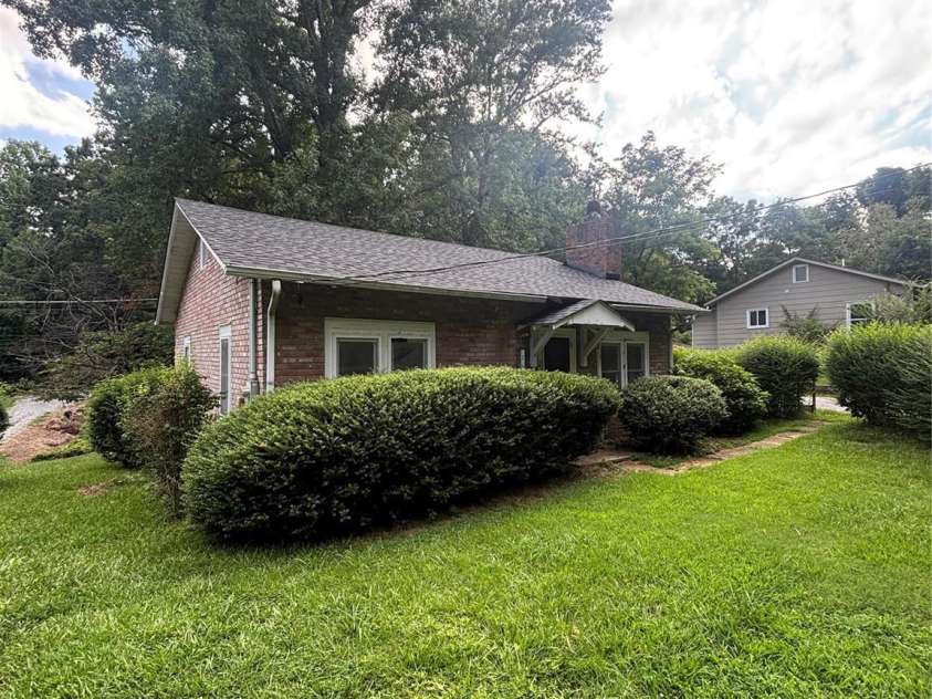 40 Beaver Street, Tryon, NC 28782.  MLS# CAR4415239, YatesRealty ID 45438. 