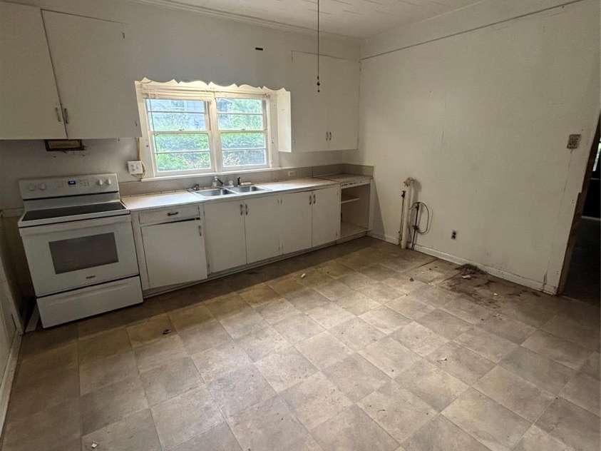 40 Beaver Street, Tryon, NC 28782.  MLS# CAR4415239, YatesRealty ID 45438. 