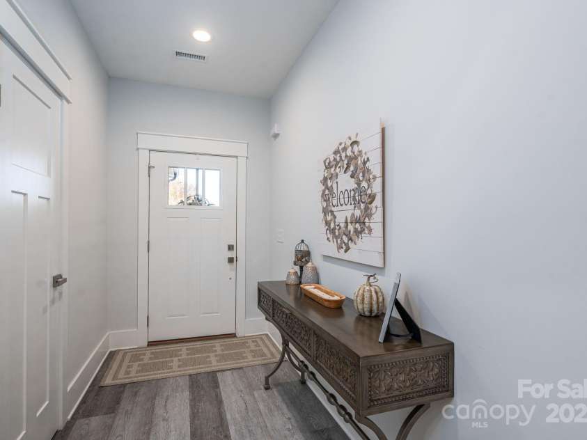 4290 Holly Circle, Conover, NC 28613.  MLS# CAR4321676, YatesRealty ID 4544. Entry Way
