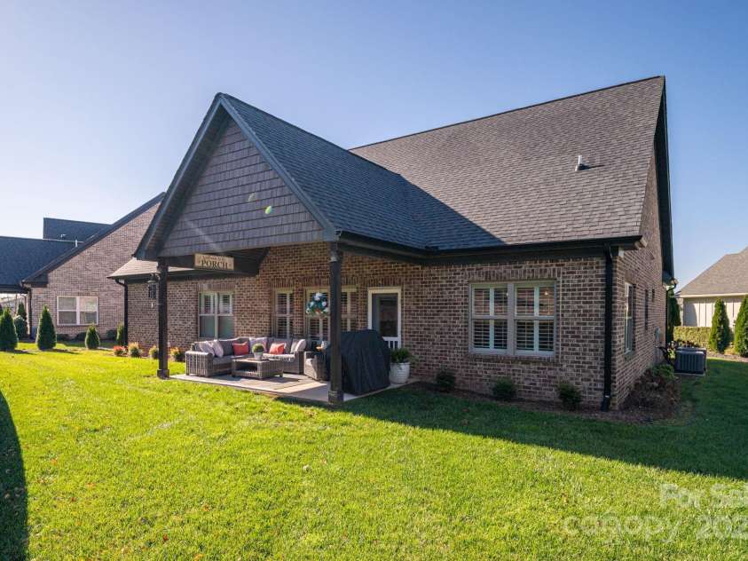 4290 Holly Circle, Conover, NC 28613.  MLS# CAR4321676, YatesRealty ID 4544. Level Yard